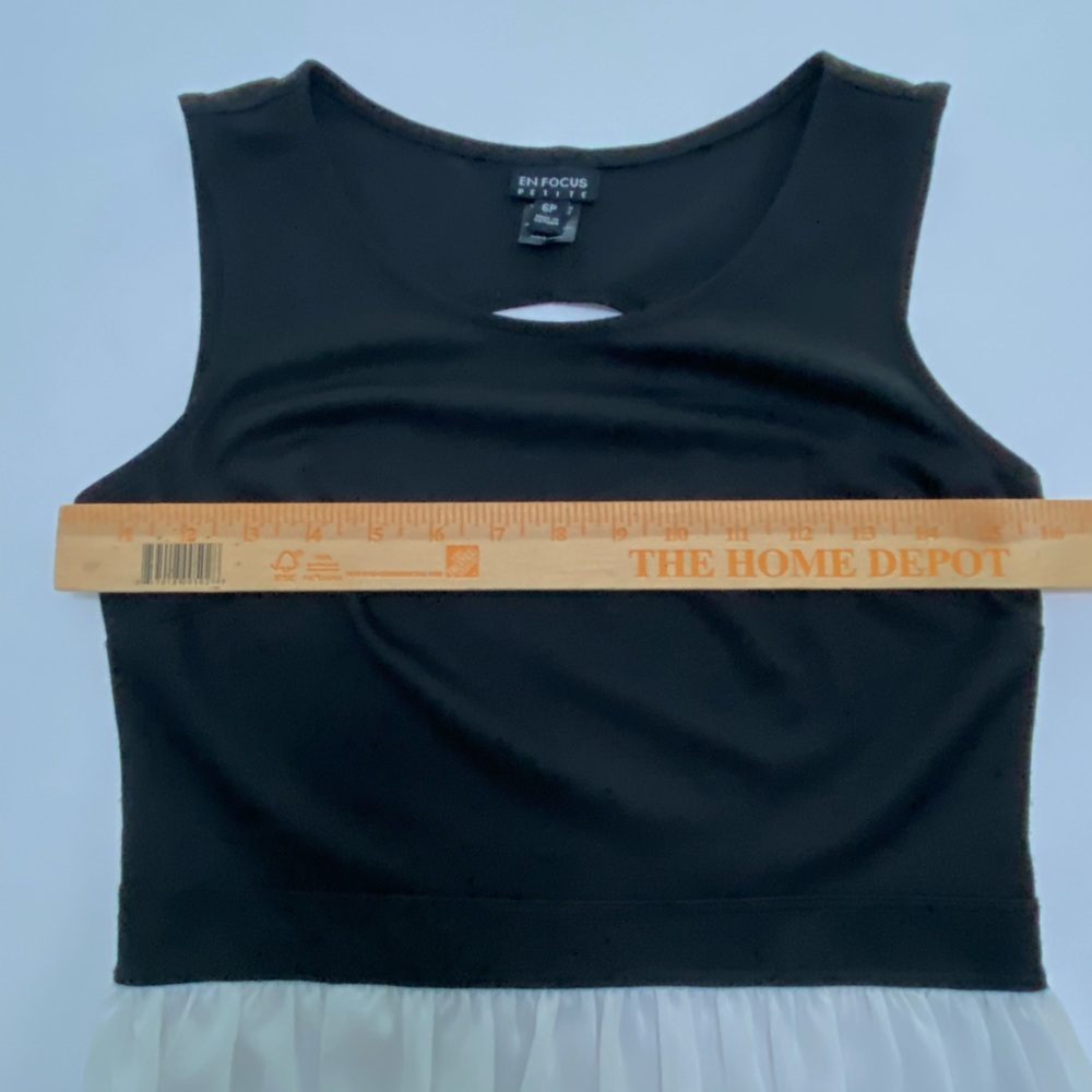 En Focus Studio Black and White Sleeveless dress with
Open Back size 6P - Picture 7 of 9